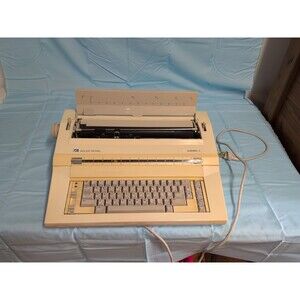 TA Adler-Royal Satellite 4 electronic typewriter Works See Video